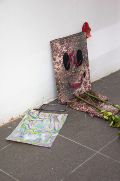  Hatice Pinarbasi - 2022 - Oil and Make Up on clothes, glitter, fake lung, zipper, roses in wax